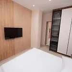 Apartment White Arena *