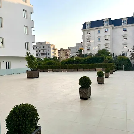 White Arena Apartament Golem (Tirana)