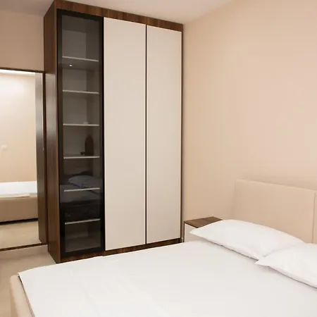 White Arena Apartment *