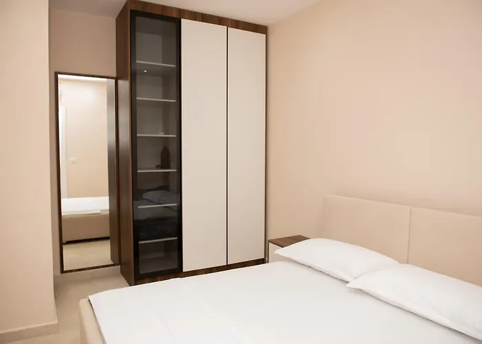 White Arena Apartment *