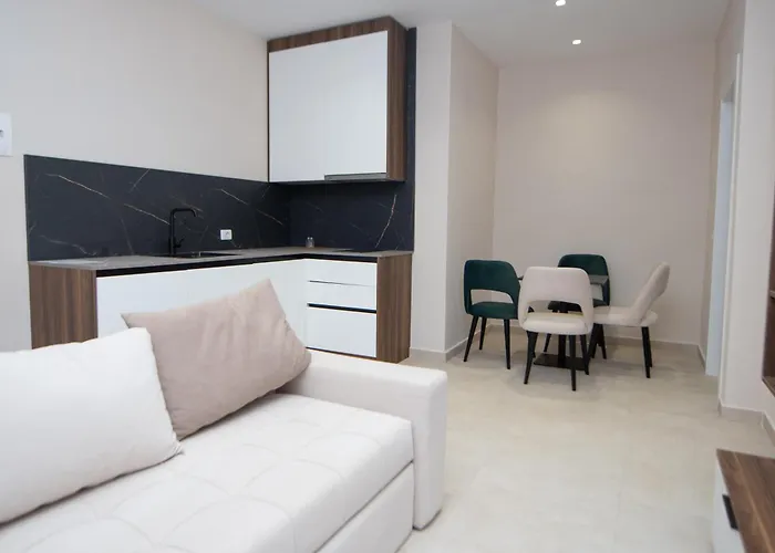 White Arena Apartment *