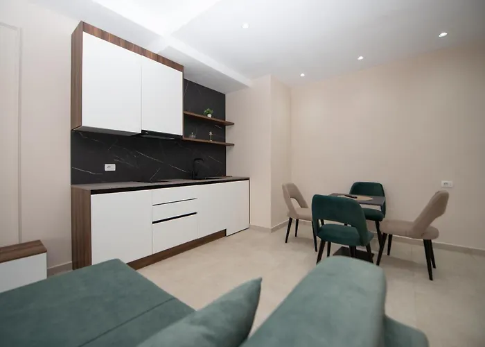 White Arena Golem (Tirana)