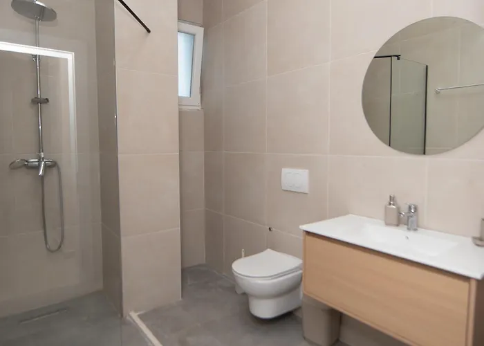 White Arena Golem (Tirana)